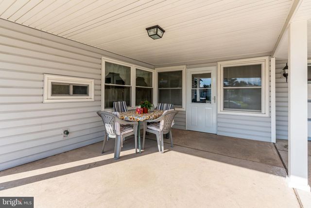 14 VISTA RD, Levittown, PA 19057