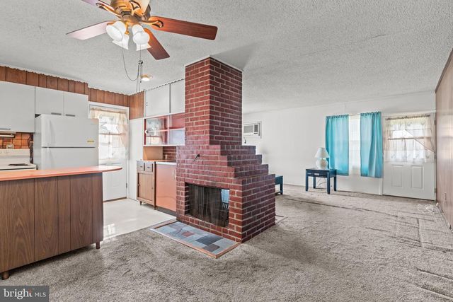 14 VISTA RD, Levittown, PA 19057