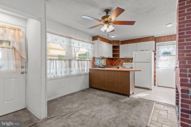 14 VISTA RD, Levittown, PA 19057