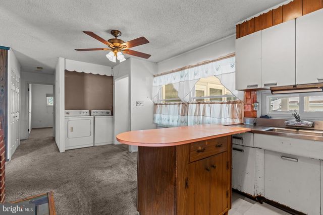 14 VISTA RD, Levittown, PA 19057