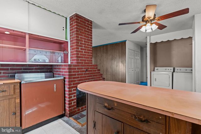 14 VISTA RD, Levittown, PA 19057