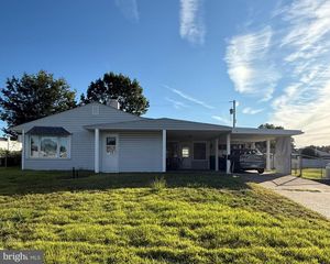 14 VISTA RD, Levittown, PA 19057