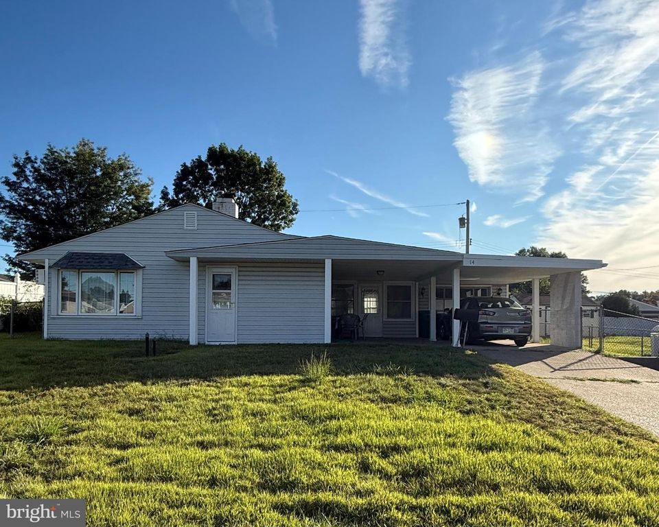 14 VISTA RD, Levittown, PA 19057