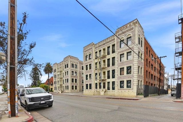 2121 James M Wood Boulevard 322, Los Angeles, CA 90006