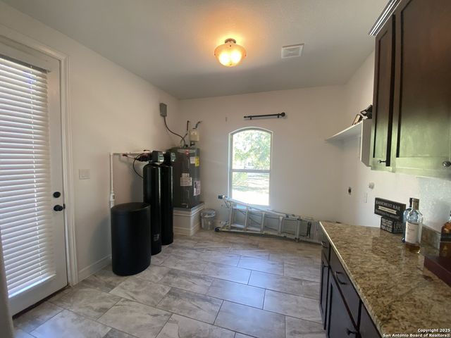 3731 Flyn Y, San Antonio, TX 78253