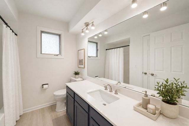 925 Lancaster Avenue, Downers Grove, IL 60516