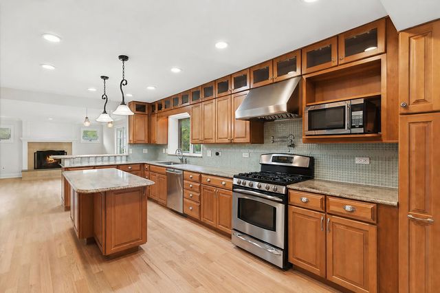 925 Lancaster Avenue, Downers Grove, IL 60516