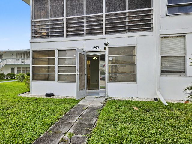 259 Windsor L, West Palm Beach, FL 33417