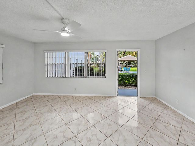 259 Windsor L, West Palm Beach, FL 33417