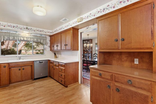 6140 Holstein Way, Sacramento, CA 95831