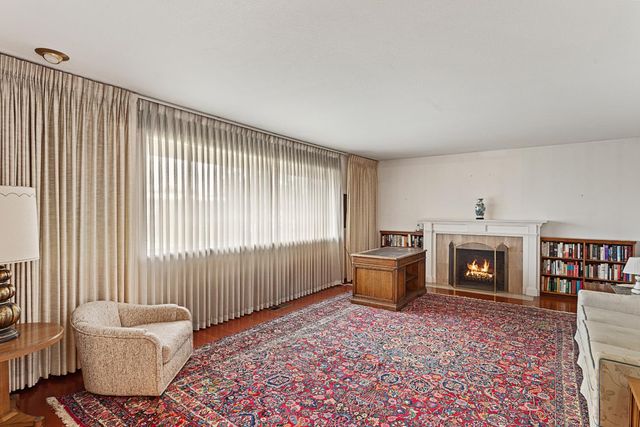 6140 Holstein Way, Sacramento, CA 95831