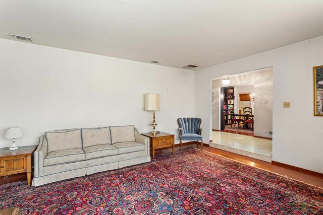 6140 Holstein Way, Sacramento, CA 95831