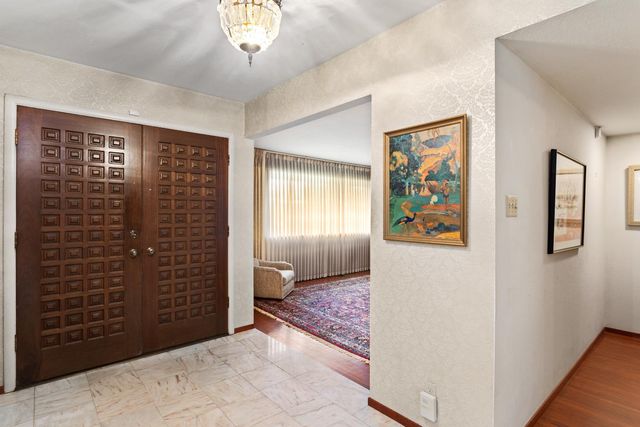 6140 Holstein Way, Sacramento, CA 95831