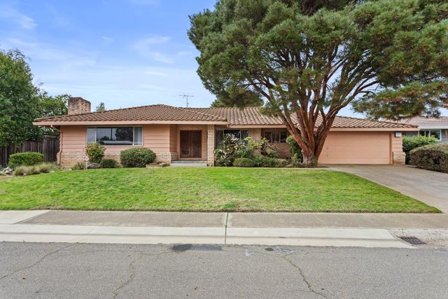 6140 Holstein Way, Sacramento, CA 95831