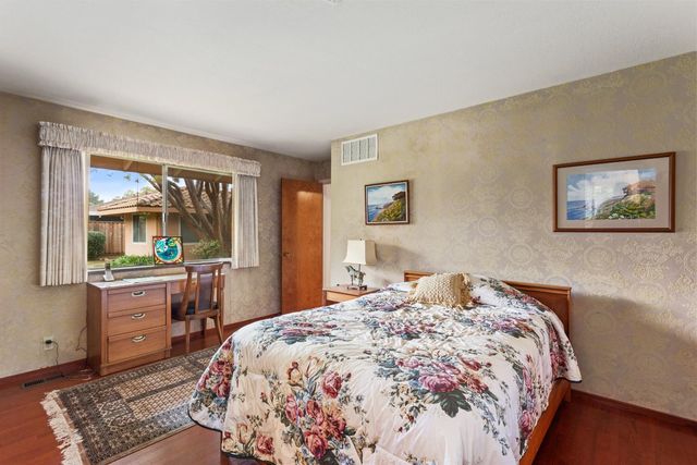 6140 Holstein Way, Sacramento, CA 95831