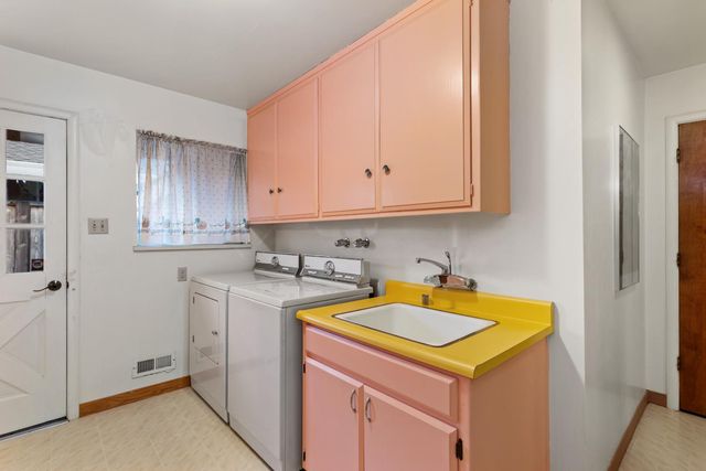 6140 Holstein Way, Sacramento, CA 95831