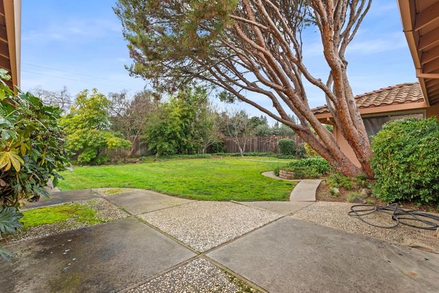 6140 Holstein Way, Sacramento, CA 95831