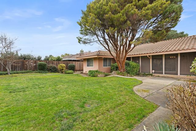 6140 Holstein Way, Sacramento, CA 95831