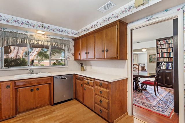 6140 Holstein Way, Sacramento, CA 95831