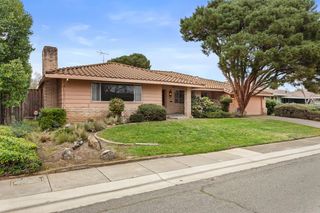 6140 Holstein Way, Sacramento, CA 95831