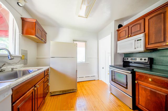 221 W Courtland Street, Mundelein, IL 60060