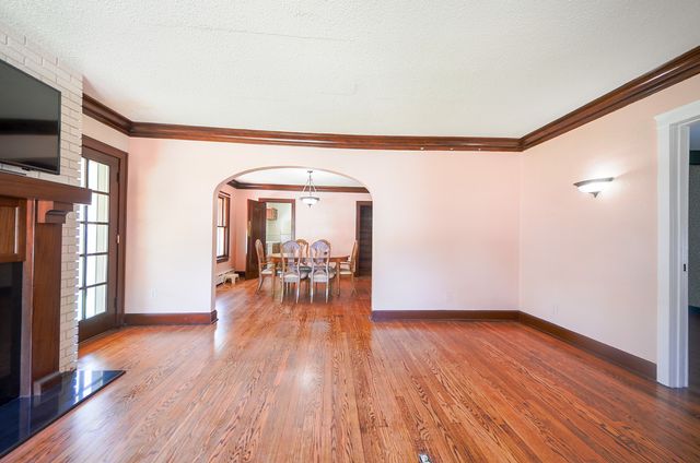 221 W Courtland Street, Mundelein, IL 60060