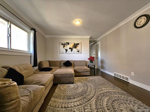 16830 S Stephens Drive, Eastpointe, MI 48021