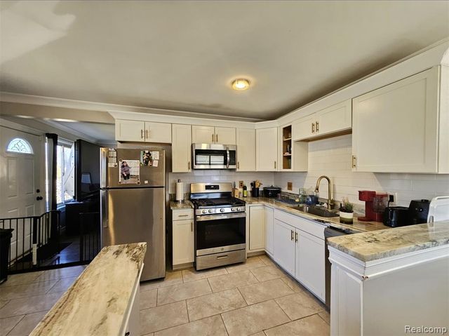 16830 S Stephens Drive, Eastpointe, MI 48021