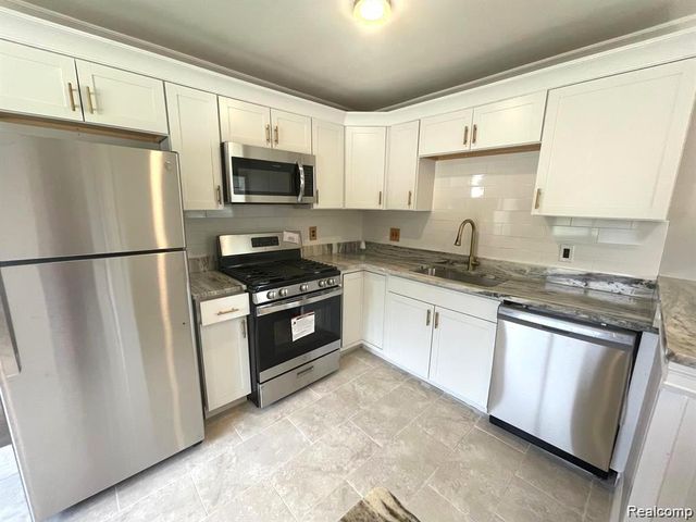 16830 S Stephens Drive, Eastpointe, MI 48021