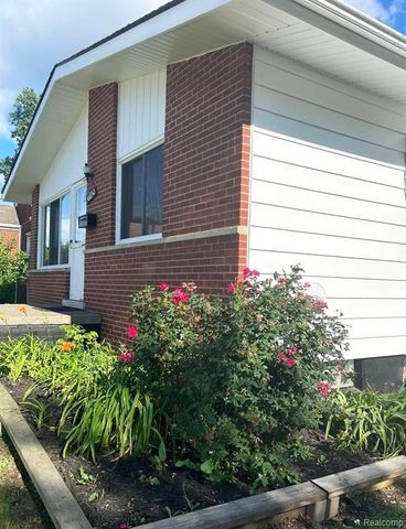 16830 S Stephens Drive, Eastpointe, MI 48021