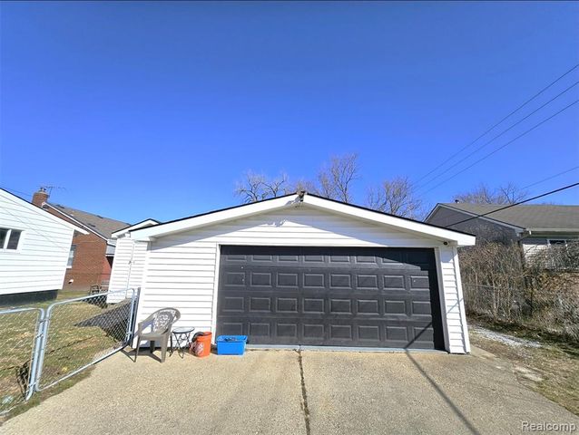 16830 S Stephens Drive, Eastpointe, MI 48021