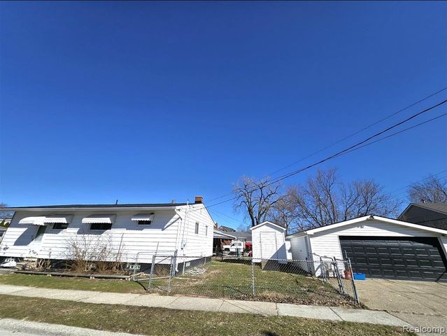 16830 S Stephens Drive, Eastpointe, MI 48021