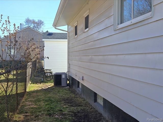 16830 S Stephens Drive, Eastpointe, MI 48021