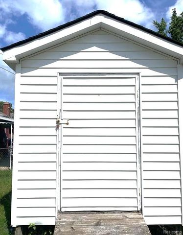 16830 S Stephens Drive, Eastpointe, MI 48021