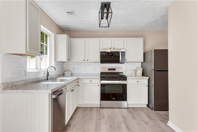 864 Windcroft Circle NW, Acworth, GA 30101