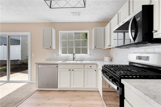 864 Windcroft Circle NW, Acworth, GA 30101