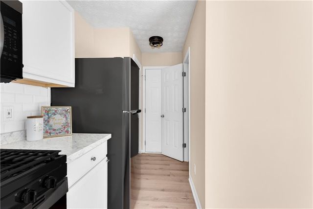 864 Windcroft Circle NW, Acworth, GA 30101