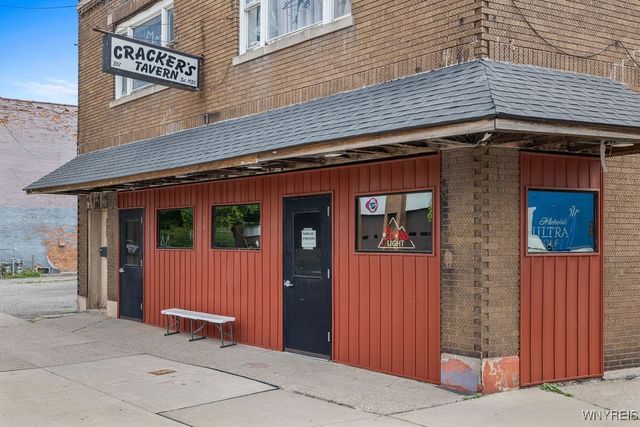 301 Hyde Park Boulevard, Niagara Falls, NY 14303