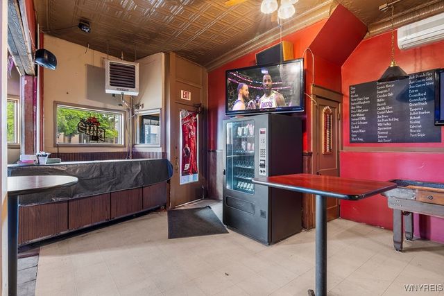 301 Hyde Park Boulevard, Niagara Falls, NY 14303