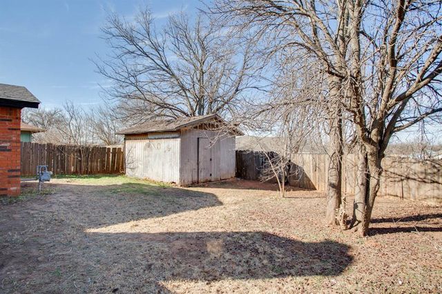 2814 Wildoak, Enid, OK 73701