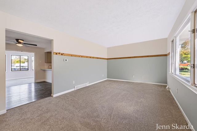 5543 Edgelawn Drive SE, Kentwood, MI 49508