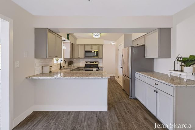 5543 Edgelawn Drive SE, Kentwood, MI 49508