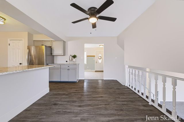 5543 Edgelawn Drive SE, Kentwood, MI 49508