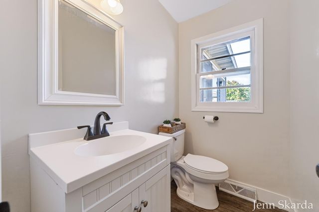 5543 Edgelawn Drive SE, Kentwood, MI 49508