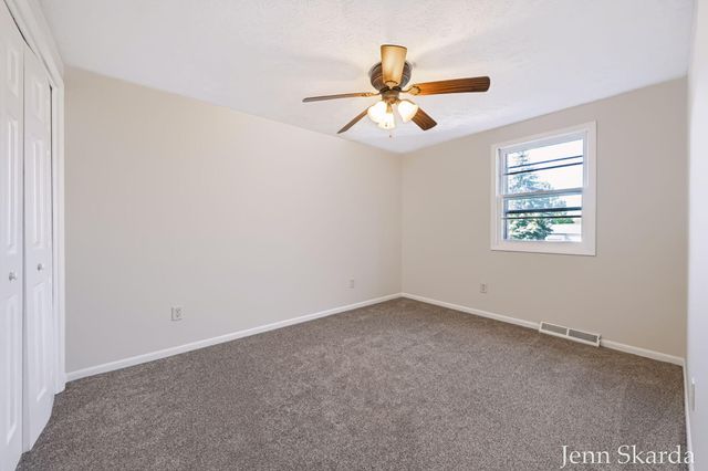 5543 Edgelawn Drive SE, Kentwood, MI 49508