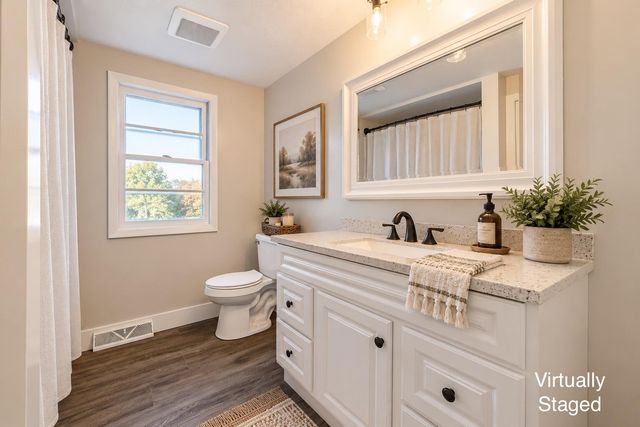 5543 Edgelawn Drive SE, Kentwood, MI 49508