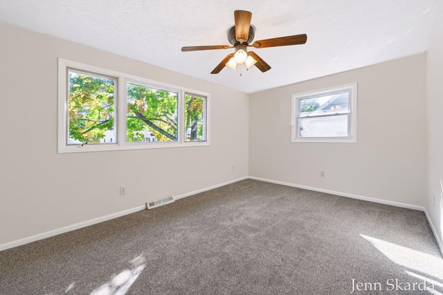 5543 Edgelawn Drive SE, Kentwood, MI 49508