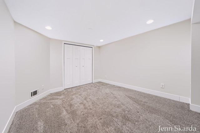 5543 Edgelawn Drive SE, Kentwood, MI 49508