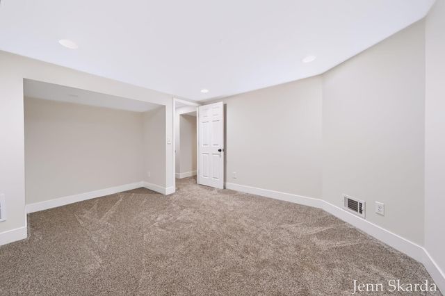 5543 Edgelawn Drive SE, Kentwood, MI 49508