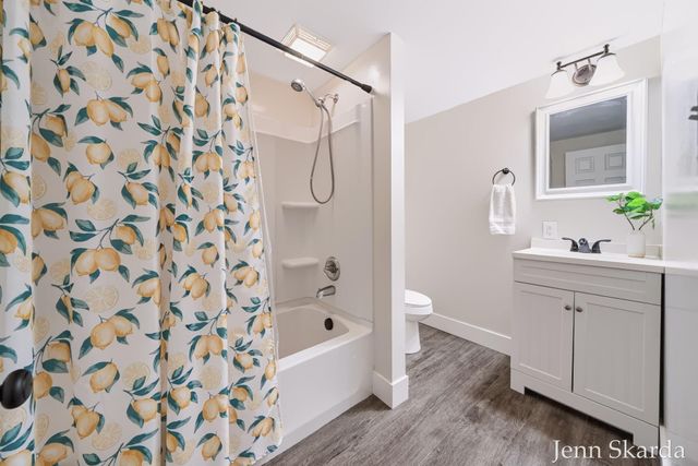 5543 Edgelawn Drive SE, Kentwood, MI 49508